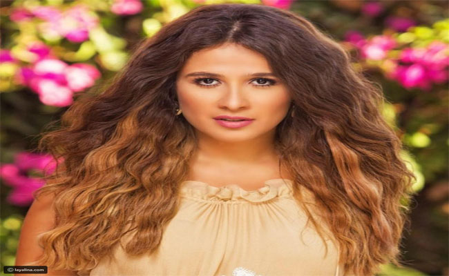 ياسمين عبد العزيز تطل في