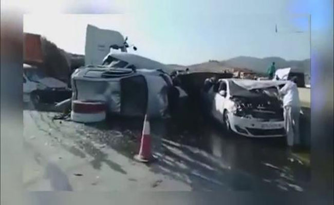 حادث مرور خطير يخلف قتيلان و 15 جريحا بعد اصطدام عدد من المركبات بالطريق السيار لبومرداس