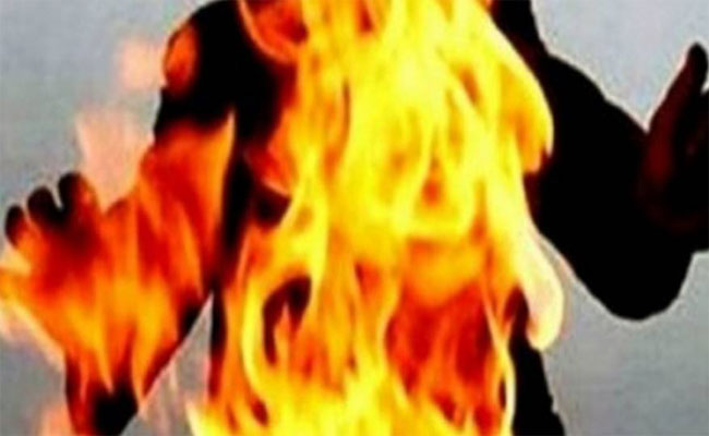 انتحار شاب حرقا بسبب فقدانه لأمه و طرده من العمل بسكيكدة