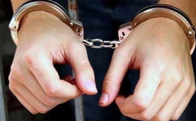 الإطاحة بشخص انتحل هوية ضابط سامي بالجيش و أوهم ضحاياه بقضاء مصالحهم مقابل المال!