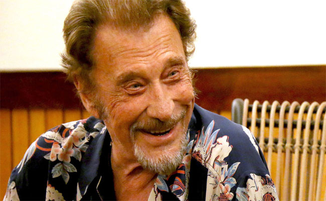 Johnny Hallyday يقاوم السرطان بصمت