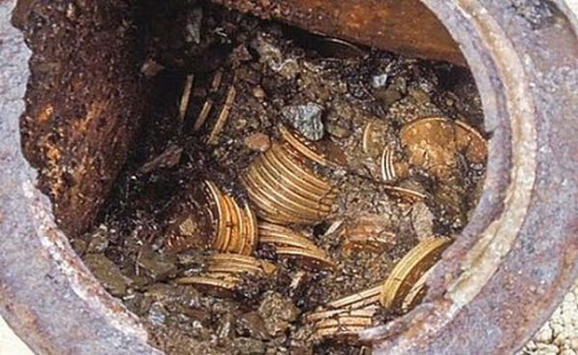 المنقبون عن الكنوز المفقودة : توقيف 5 أشخاص منقبين عن الكنوز في حالة تلبس بعين الدفلى!