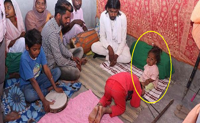 الرجل طفل والذي أصبح إلهاً في الهند