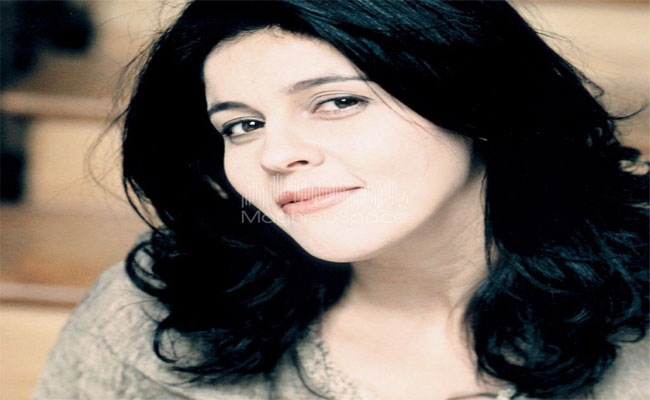 سعاد ماسي تصافح جمهورها في فرنسا
