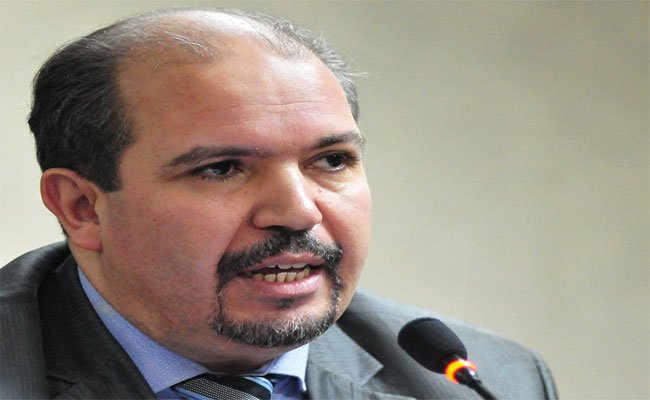 عيسى يستعين بالمساجد ضد دعاة المقاطعة