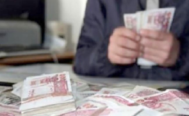 حبس أشخاص قاموا باختلاس منحة تقاعد عجوز توفيت منذ 6 سنوات تزيد عن 200 مليون سنتيم بسكيكدة !