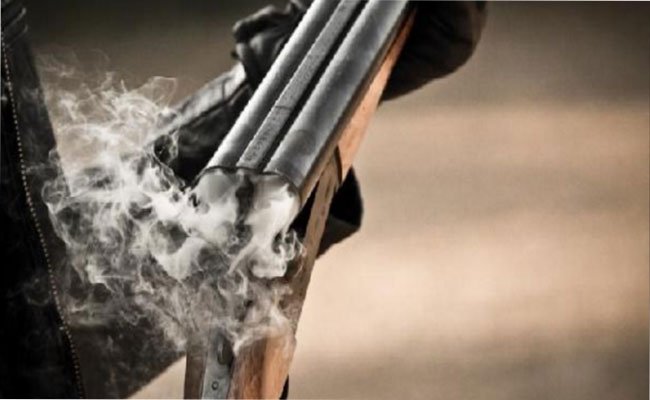 بعد أن رفض طلبه في عطلة، إطار جمركي يفرغ رشاش كلاشنكوف في جسد رئيسه و ينتحر بعين قزام