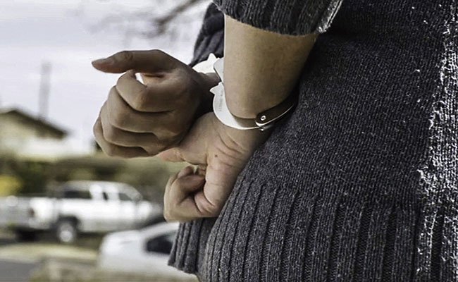الإطاحة بمحتالة تقمصت دور شخصيات عديدة للنصب و الاحتيال على ضحاياها ببومرداس.