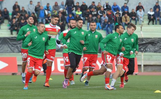 مولودية الجزائري يتأهل لدور المجموعات
