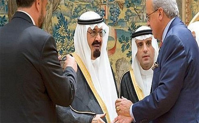 الغارديان تسخر من نتائج زيارة ترامب للسعودية