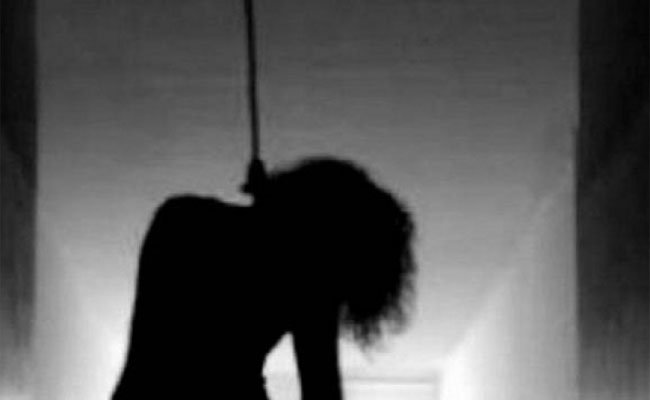 العثور على محامية مشنوقة في مسكنها بسعيدة في ظروف غامضة