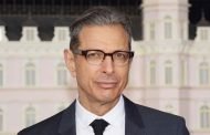 الممثل جيف غولدبلوم كان سيكون صوت أبل