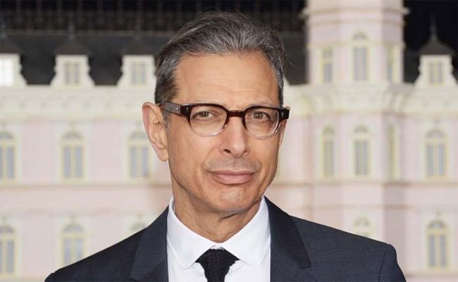 الممثل جيف غولدبلوم كان سيكون صوت أبل