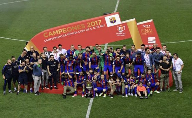 برشلونة يتوج بطلا لكأس الملك