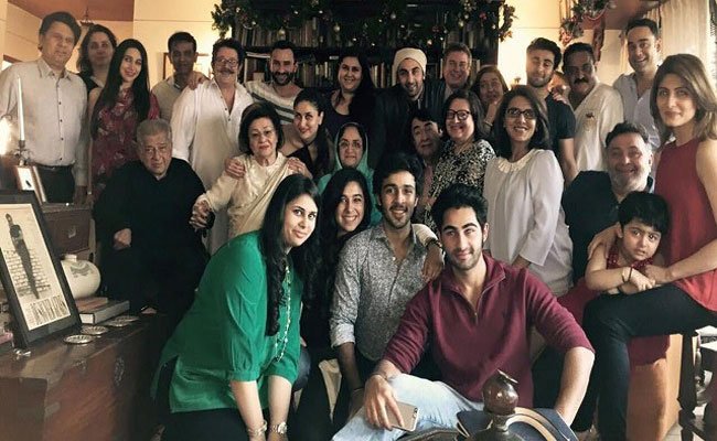 أشهر وأكبر عائلة فنية في العالم تحتفل بعراب الأسرة