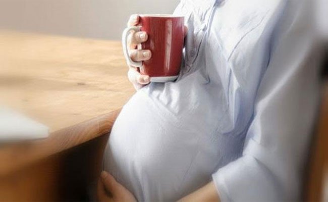 ما العلاقة بين تناول الكافيين وتأخر الحمل؟