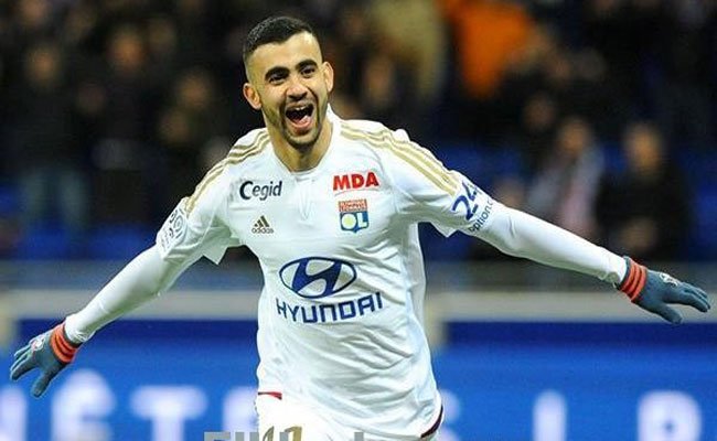 رشيد غزال يقترب من تجديد عقده