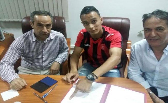 حمزاوي يوقع لإتحاد العاصمة