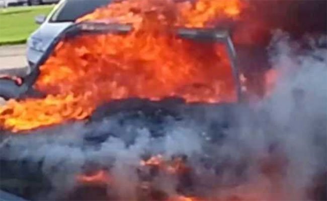 حرق شاب وشابة كانا نائمين في سيارة بتيارات و غموض كبير يكتنف القضية!