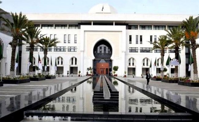 إدانة جزائرية للهجوم الإرهابي استهدف حافلة بمحافظة المنيا بمصر و خلف عشرات الضحايا