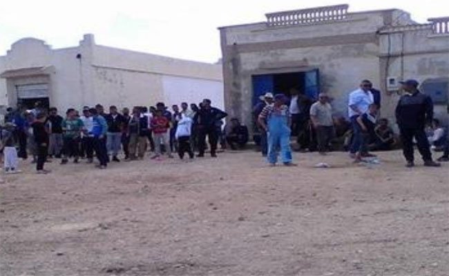 احتجاج و غلق للطريق المؤدية لمركز التصويت صبيحة يوم الاقتراع بمسلولة في ولاية تبسة