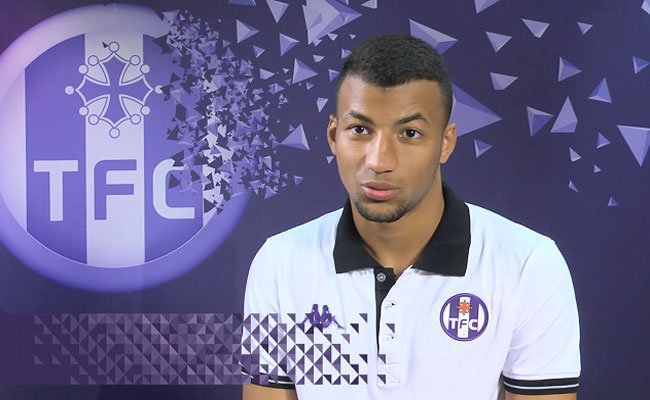 إلياس حساني يفضل قميص الخضر