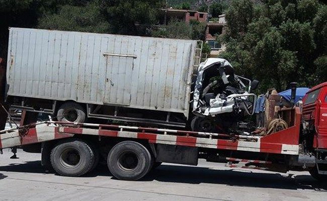 حادث مأساوي : مقتل شخص أراد تقديم المساعدة فقتله شاحنة رفقة شخص آخر بالنفق الثاني لخراطة