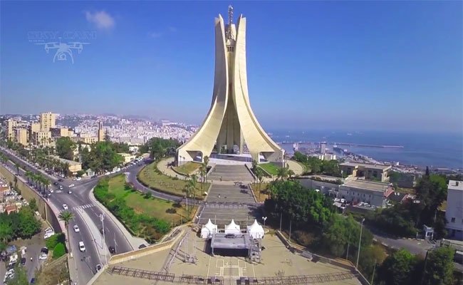 الفنان خافيير دياز وفرقته الموسيقية أدوفيرا يضيئون أيام المهرجان الأوروبي الثقافي ال18