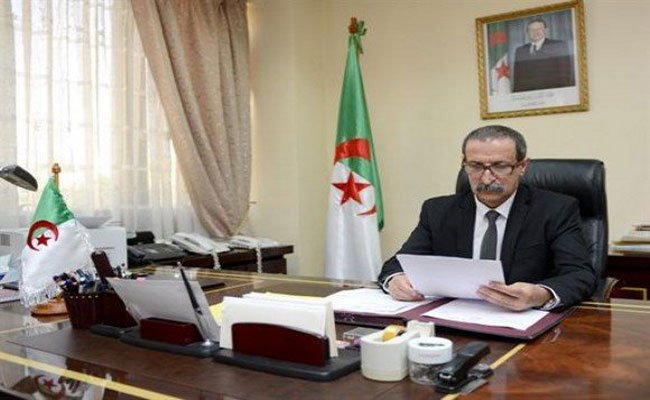 وزير الاتصال الجديد كعوان يعقد أول اجتماع عمل مع لجنة تحكيم جائزة رئيس الجمهورية للصحفي المحترف
