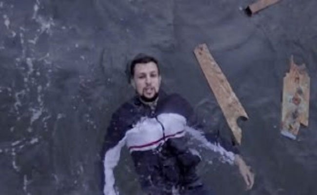 الغباء ليس له حدود حتى صاحب فيديو “مانسوطيش” اتهموه انه أيادي خارجية