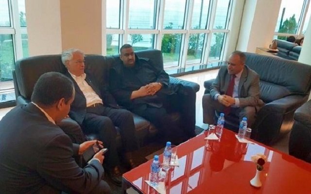 نطالب بحكومة تجمع شرفاء الوطن أمثال شكيب خليل و محي الدين طحكوت و بهاء الدين طليبة