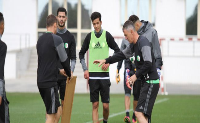 ألكاراز يضع برنامج للمنتخب المحلي