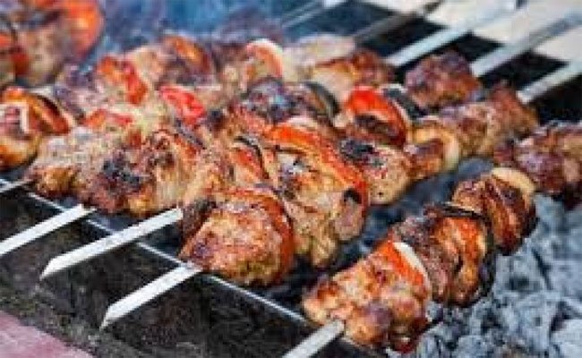 السهرات الرمضانية بقسنطينة على إيقاع الشواء الذي يرافق الصائمين إلى غاية حلول وقت السحور