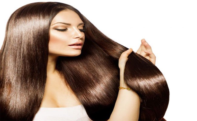 مع زيادة حدّة الرطوبة... كيف تحمين شعرك؟