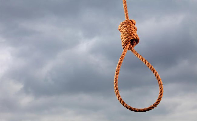 في شهر المغفرة انتحار كهل شنقا بالبيض !