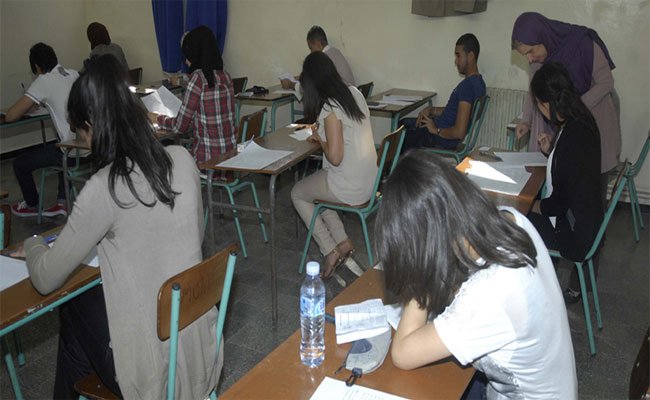 تلميذ مترشح للبكالوريا يقدم على قطع وريده داخل مركز للإمتحان بوهران