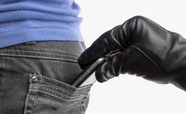 تعرض سفير دولة فيتنام لسرقة هاتفه أمام فندق بوهران !