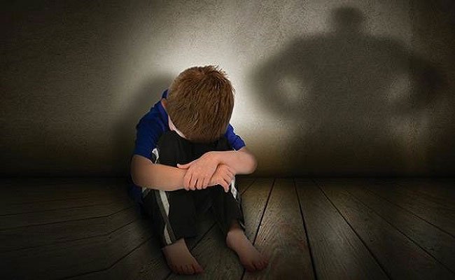 خباز يبتز طفلًا بفيديو جنسي مفبرك ليجبره على سرقة مجوهرات والدته