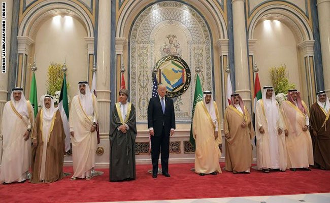 الصراع القطري الخليجي يفتح الباب لأطماع أمريكا وإيران لتقسيم الكعكة الخليجية