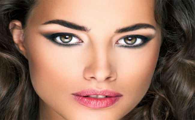 4 حيل مفيدة لتكبير العينين بالمكياج!