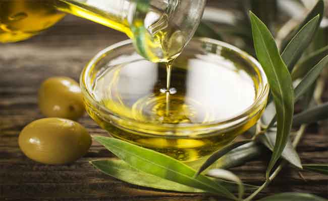 للتخلّص من الإمساك... لا تهملوا تناول زيت الزيتون