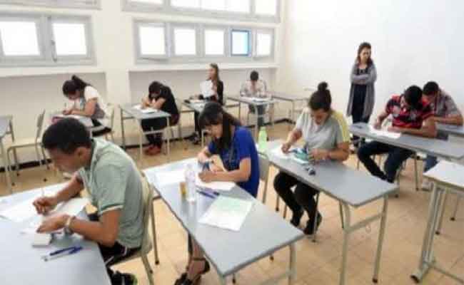 يخوض أزيد من 100.000 مترشح يوم الخميس امتحان الدورة الاستثنائية للبكالوريا و تجنيد أزيد من 10 آلاف شرطي لتأمينه