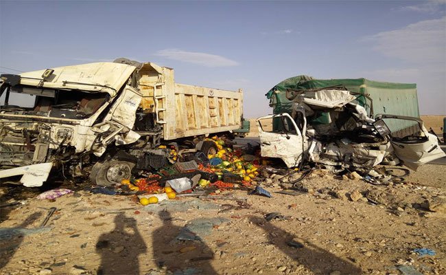 مقتل 4 أشخاص في حادث مرور خطير إثر اصطدام شاحنتين بالجلفة
