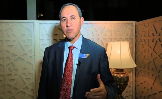 عزالدين ميهوبي يجتمع بنجوم الفن العربي ضمن الدورة 10 لمهرجان وهران الدولي للأفلام العربية