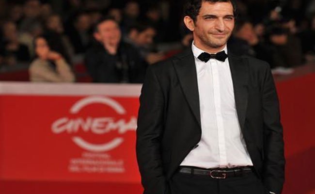 النجم عمرو واكد يقف أمام جيرار باتلر في تجربة سينمائية عالمية جديدة