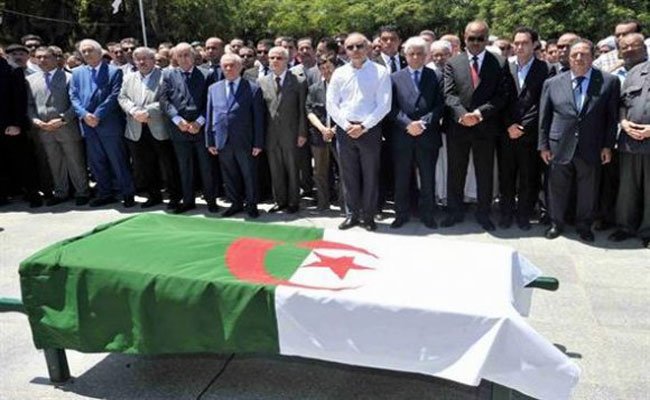 تشييع جثمان المستشار برئاسة الجمهورية كمال رزاق بارة إلى مثواه الأخير بمقبرة العالية بالعاصمة