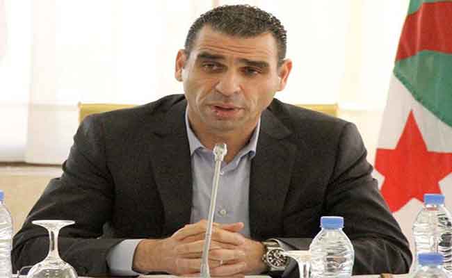 رئيس الفاف يعقد ندوة صحفية