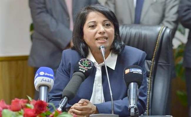 زرواطي تدعو إلى شن حرب على النفايات و تعتبر أن نجاح عملية التطهير يمر بتغيير ذهنية المواطن