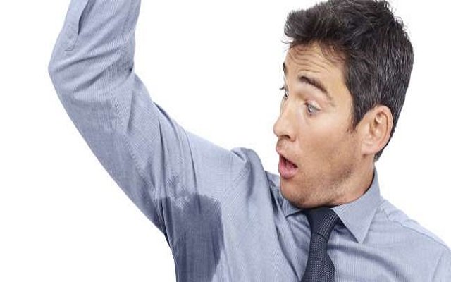 ثلاث طرق سهلة لإزالة مشكل العرق
