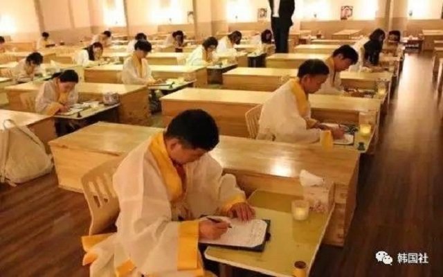 يجب علينا استقدام تجربة الموت الكورية ليتعظ مسؤولي وأثرياء البلاد ليكفوا عن سرقة الوطن